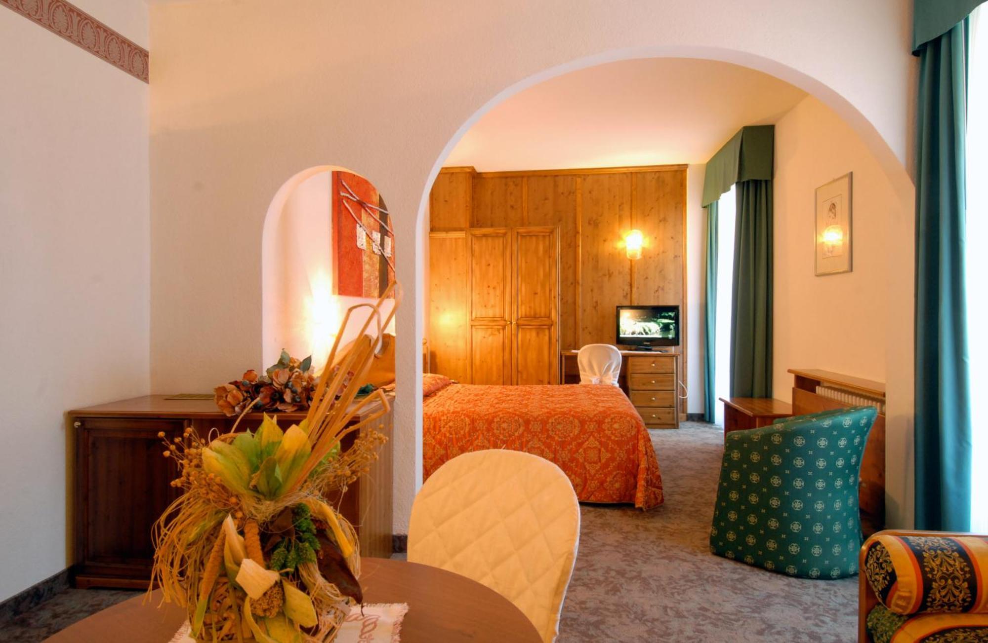 G. Hotel Des Alpes San Martino Di Castrozza Bagian luar foto