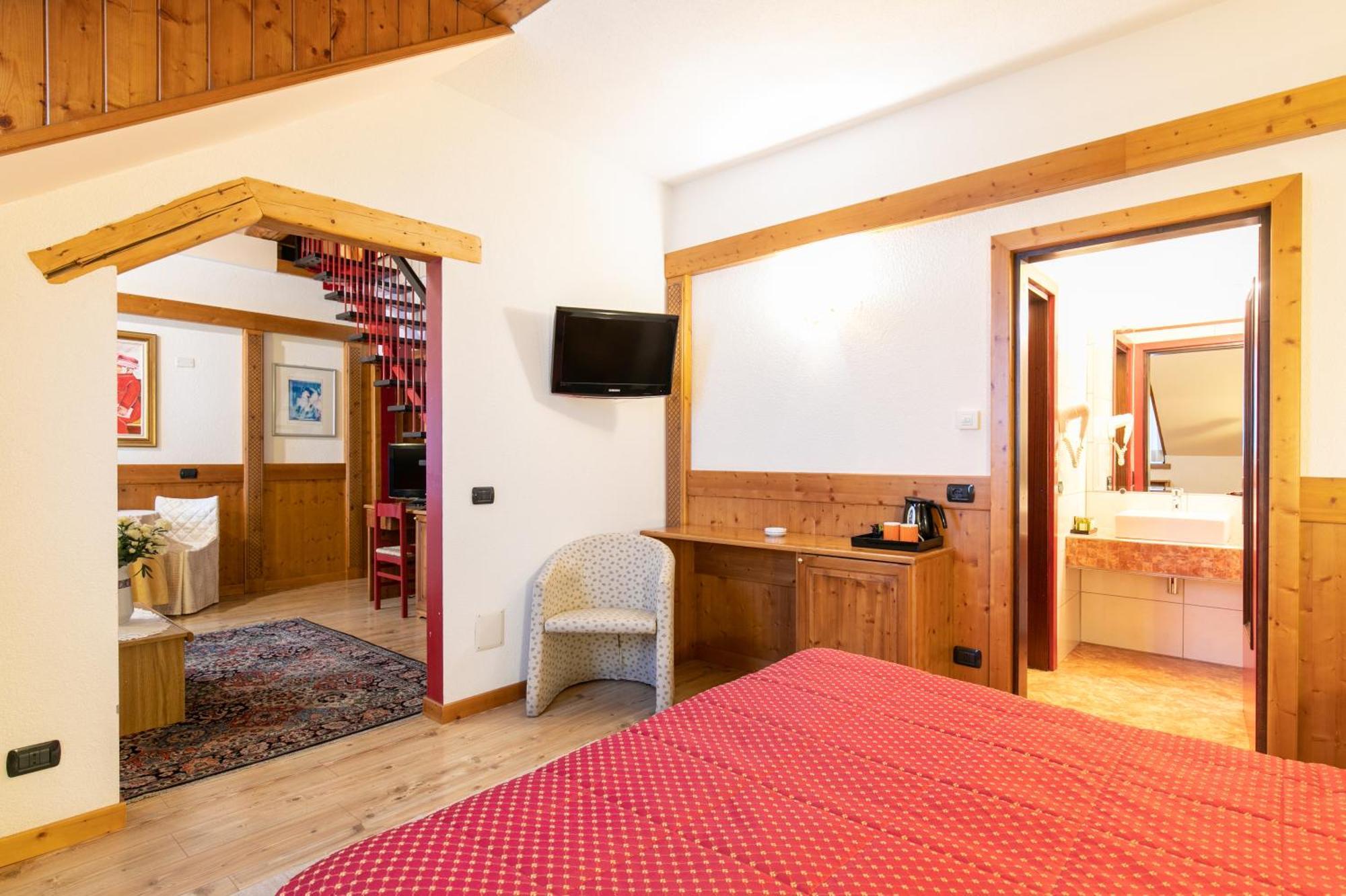 G. Hotel Des Alpes San Martino Di Castrozza Bagian luar foto