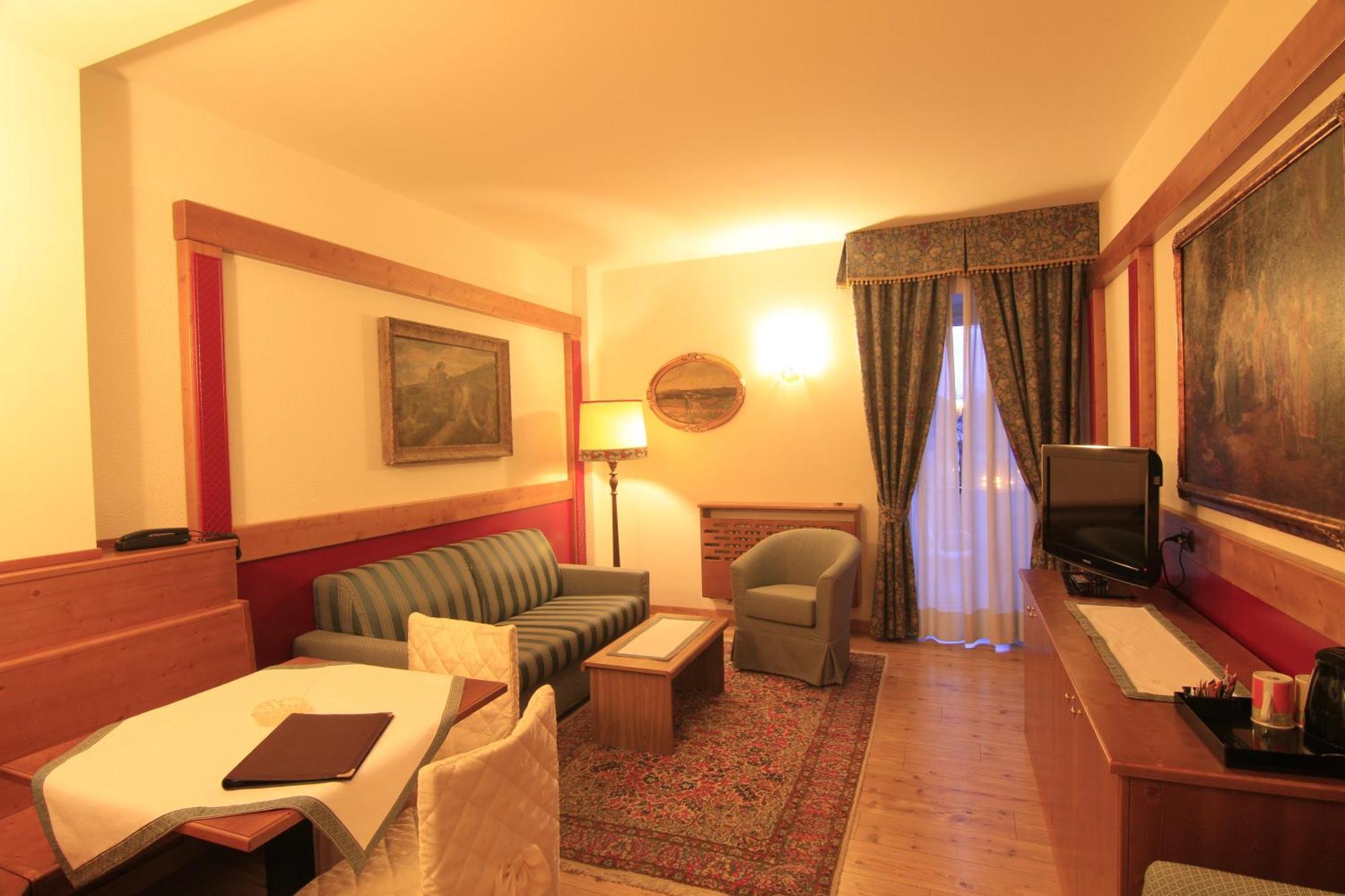G. Hotel Des Alpes San Martino Di Castrozza Bagian luar foto