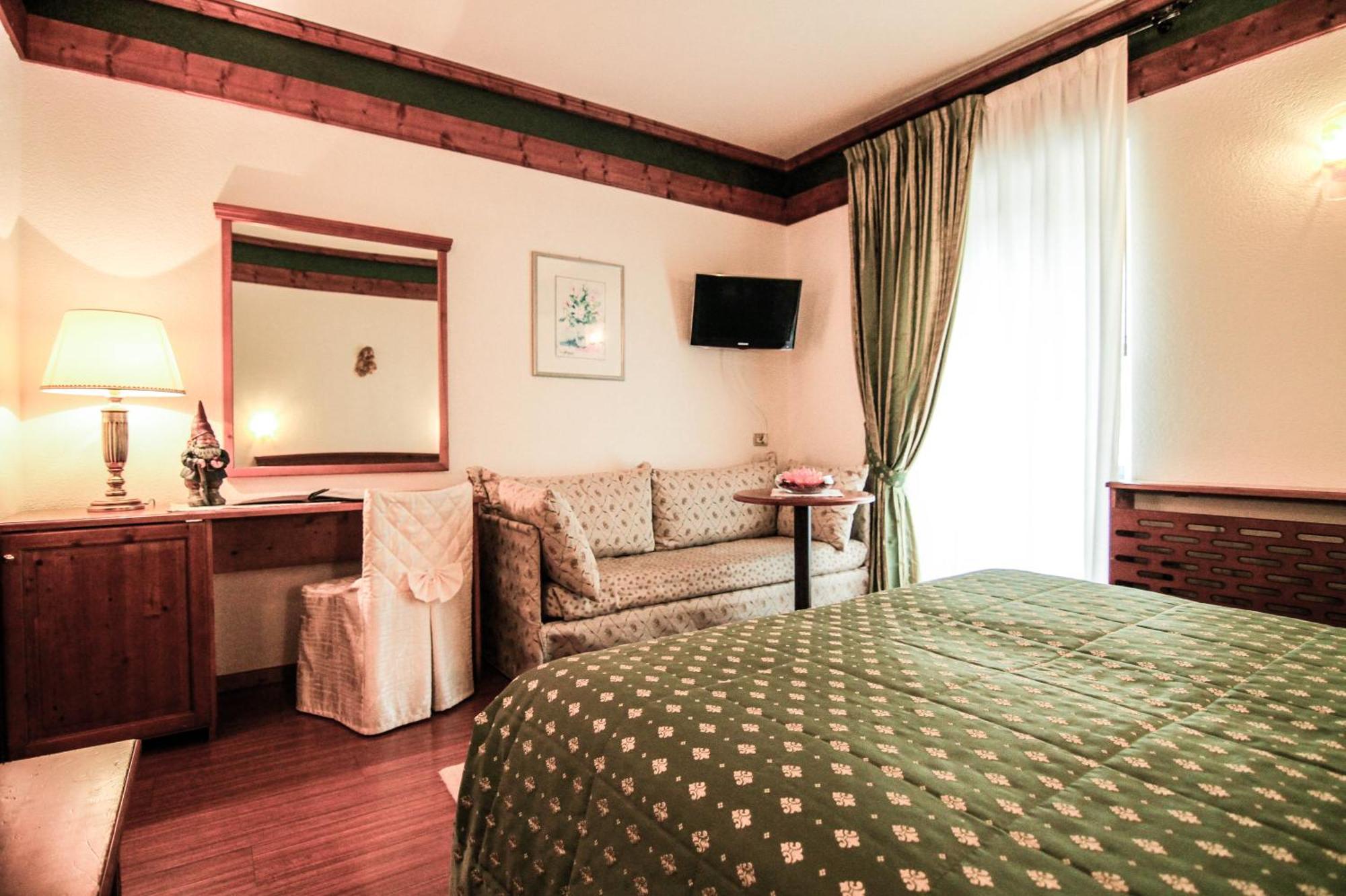 G. Hotel Des Alpes San Martino Di Castrozza Bagian luar foto